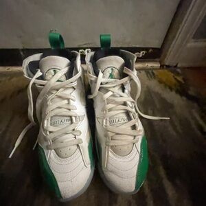 Grade School Air Jordan Jumpman Two Trey 'White Lucky Green